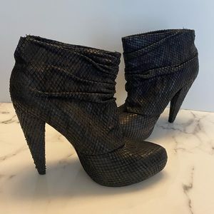 Elizabeth & James Bootie 8.5